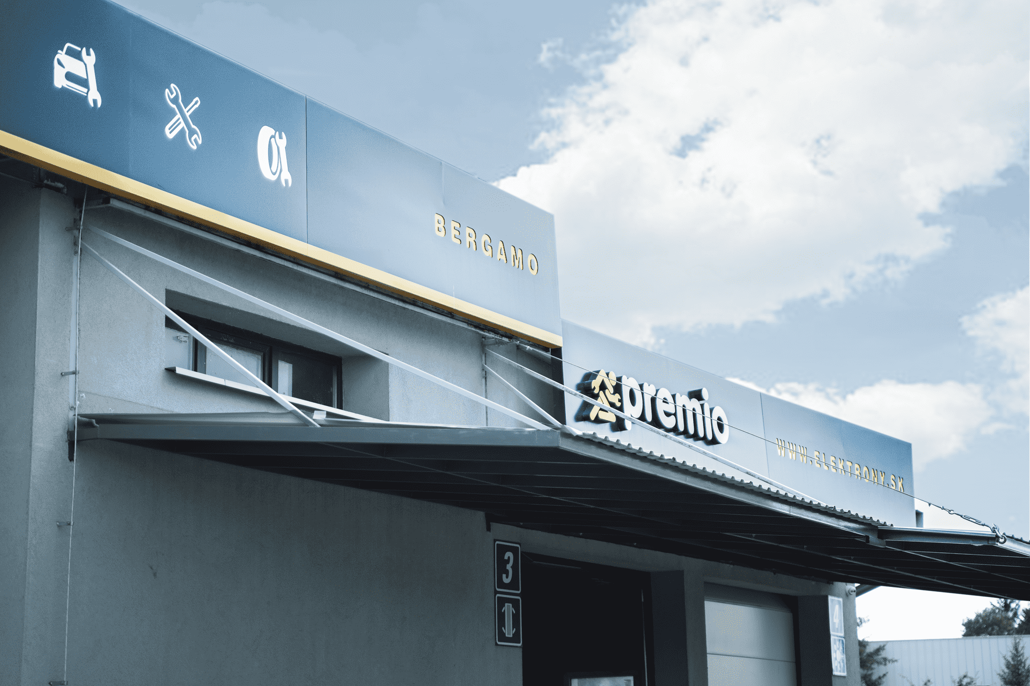 Elektrony.sk – exteriér 2